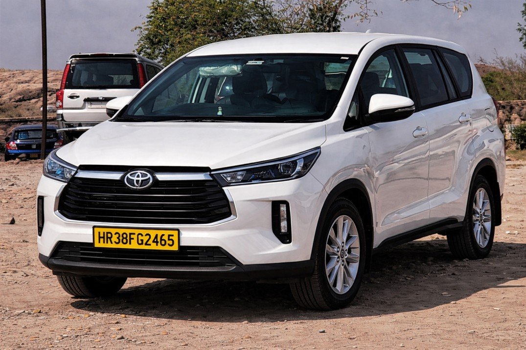 Superior SUV Innova HYCROSS